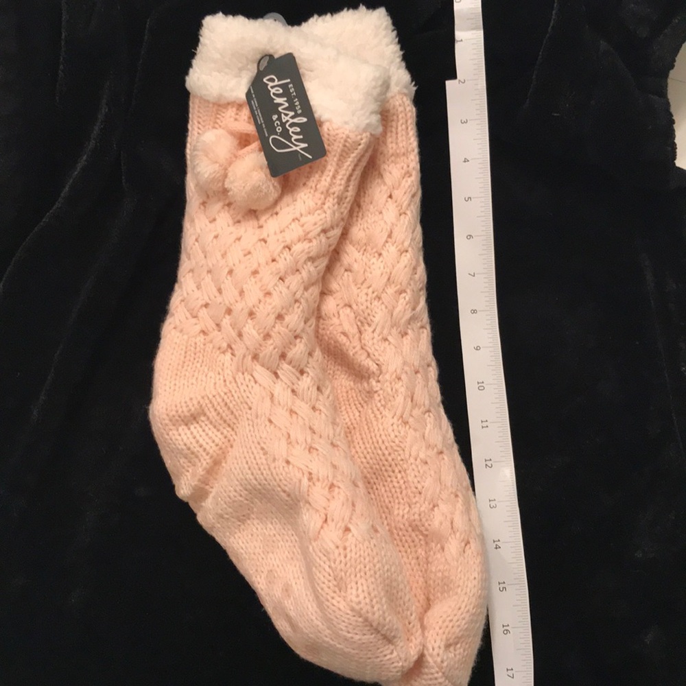NWT Densley fuzzy socks in pink with ivory